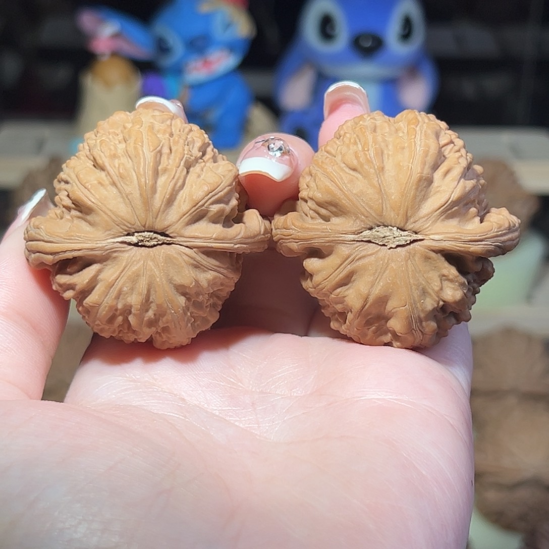 文玩核桃吊坠43白狮子