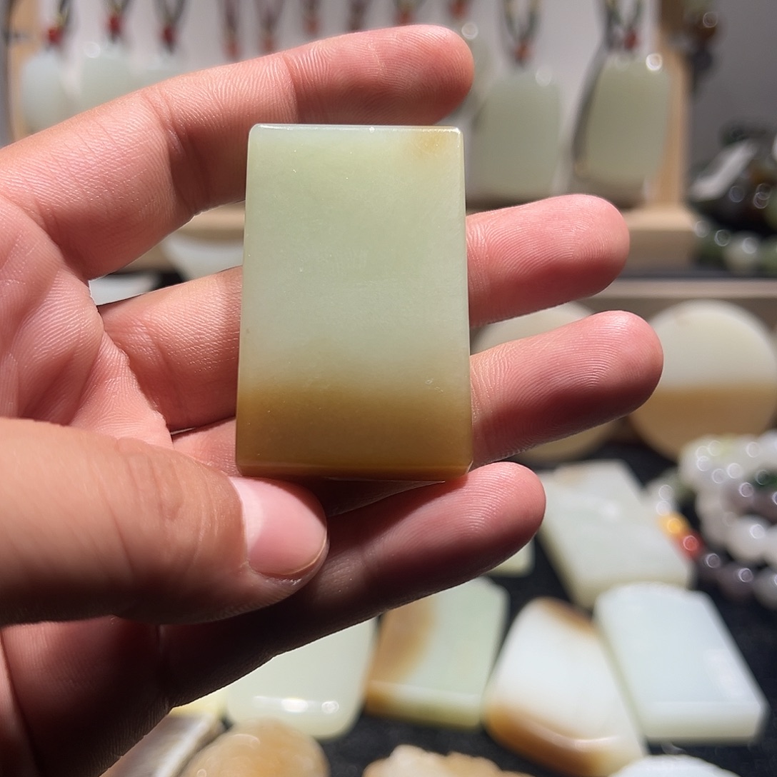 和田玉（糖玉）未镶嵌挂件