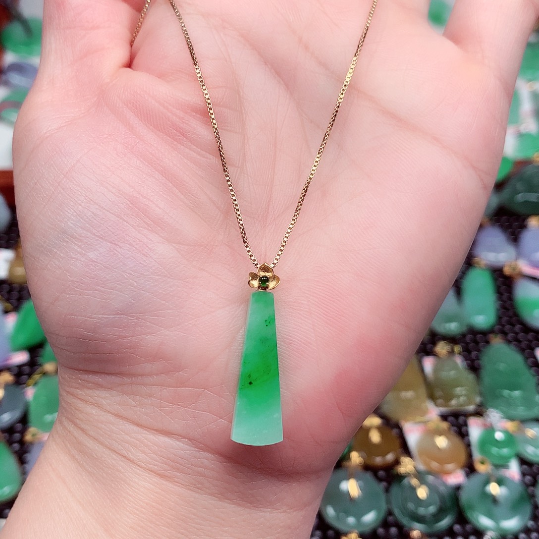 翡翠18K金镶嵌颈饰天然翡翠A货