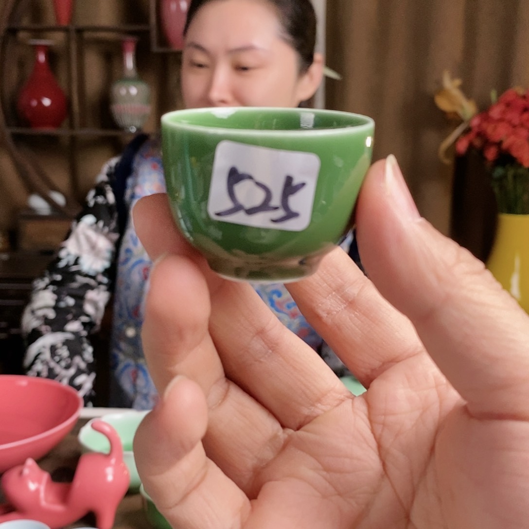 525号微瑕柴窑官绿小牛眼杯想*称