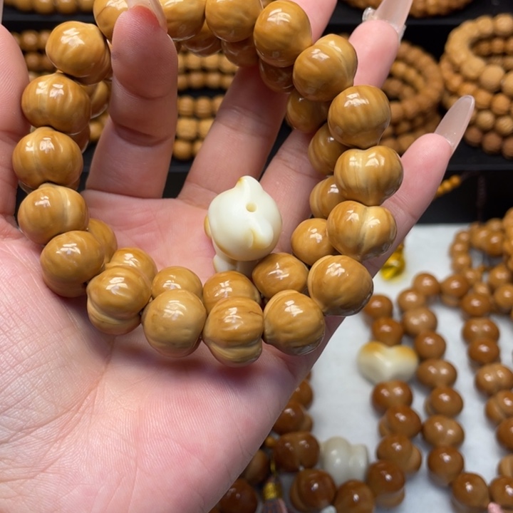 ****海猴头核桃吊坠微瑕屁桃2条小熊