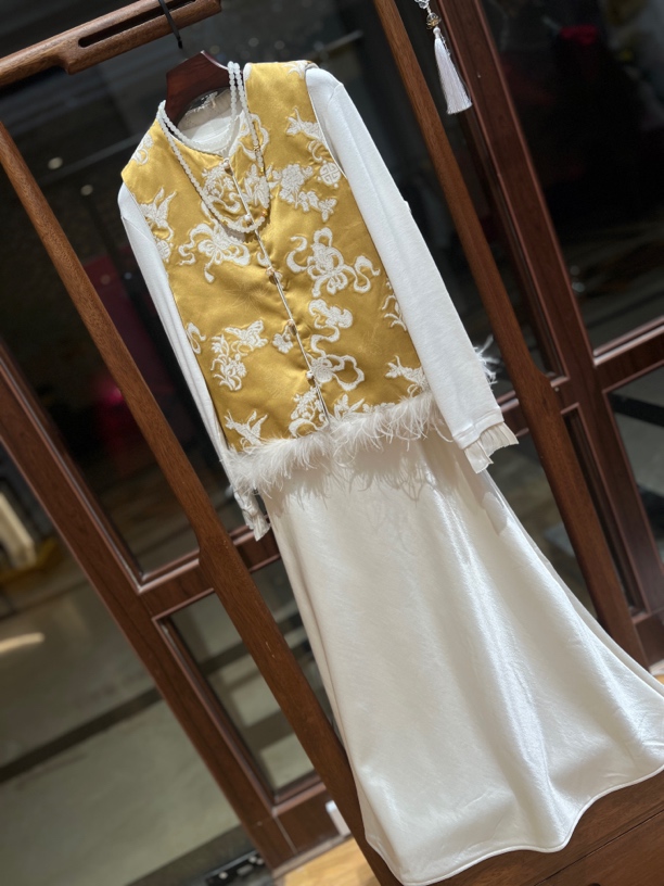 2025早春新款鸵鸟国风马甲