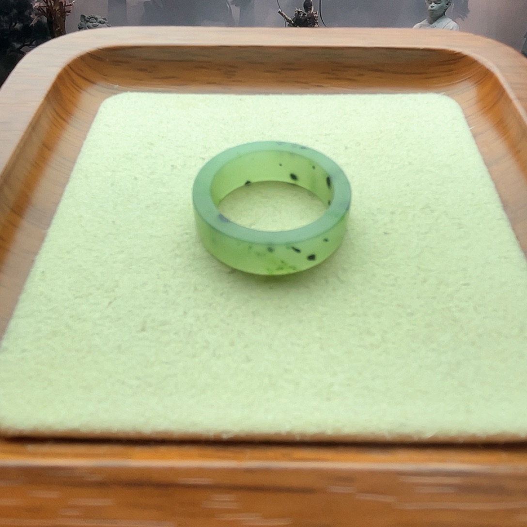 和田玉戒指未镶嵌碧玉猕猴桃直切17号