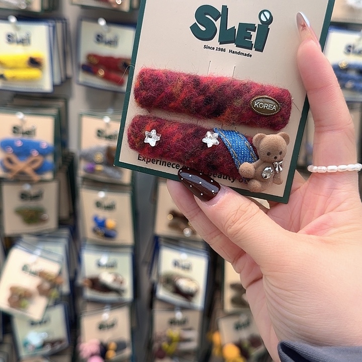 红色方形小熊掰掰