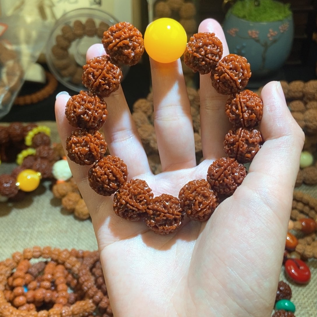 金刚菩提手串186玉化黄珠