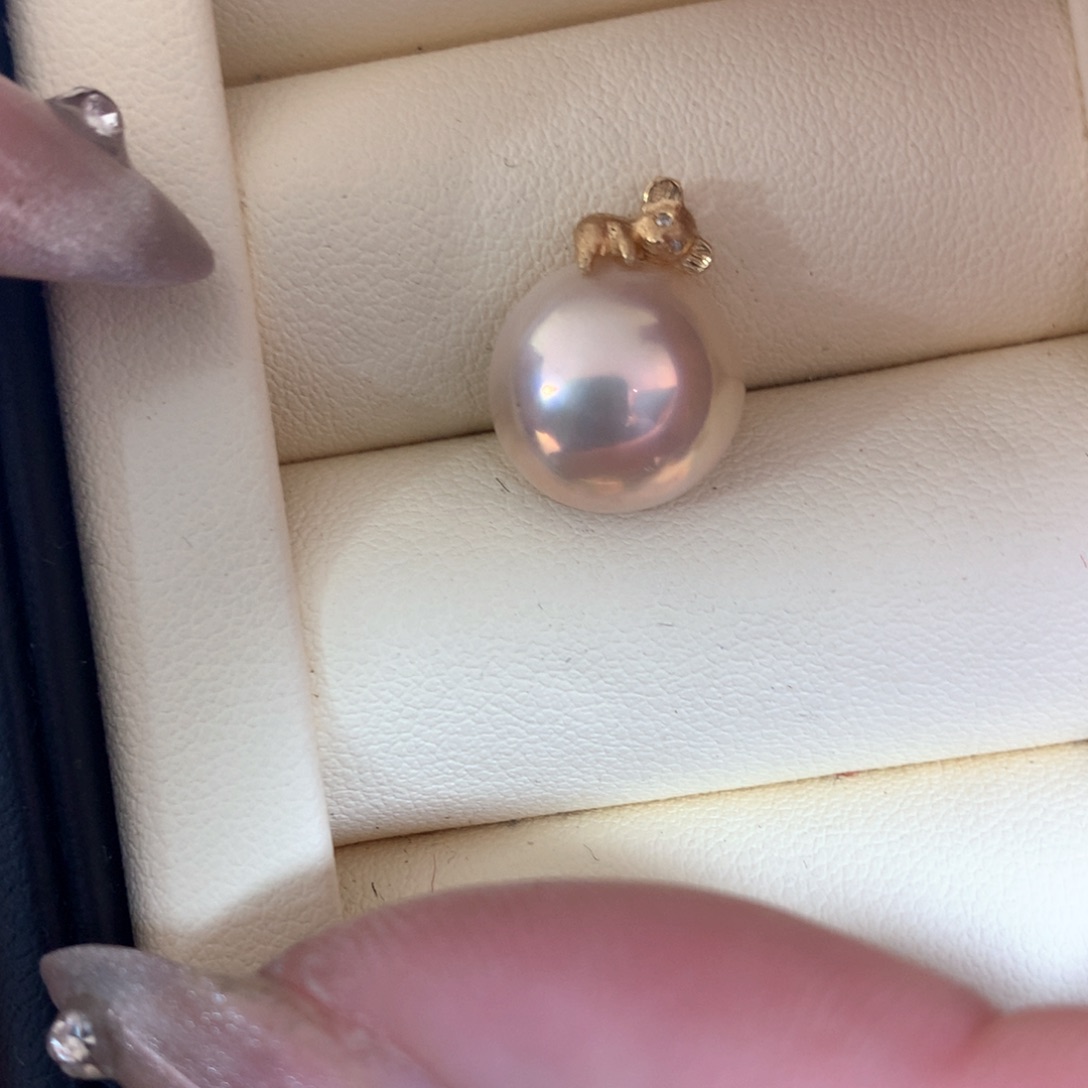 拼合珍珠（马贝珠）颈饰18K金镶嵌