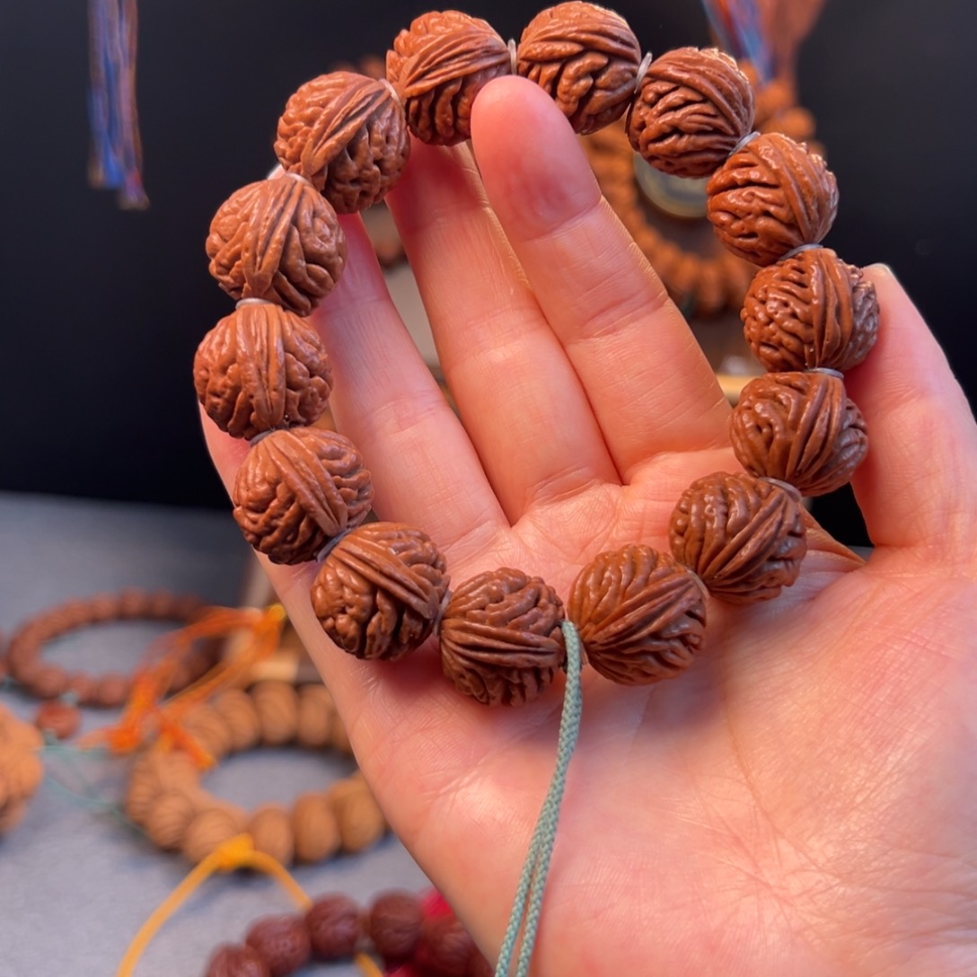 【闪购商品】桃核吊坠19刺龙元宝