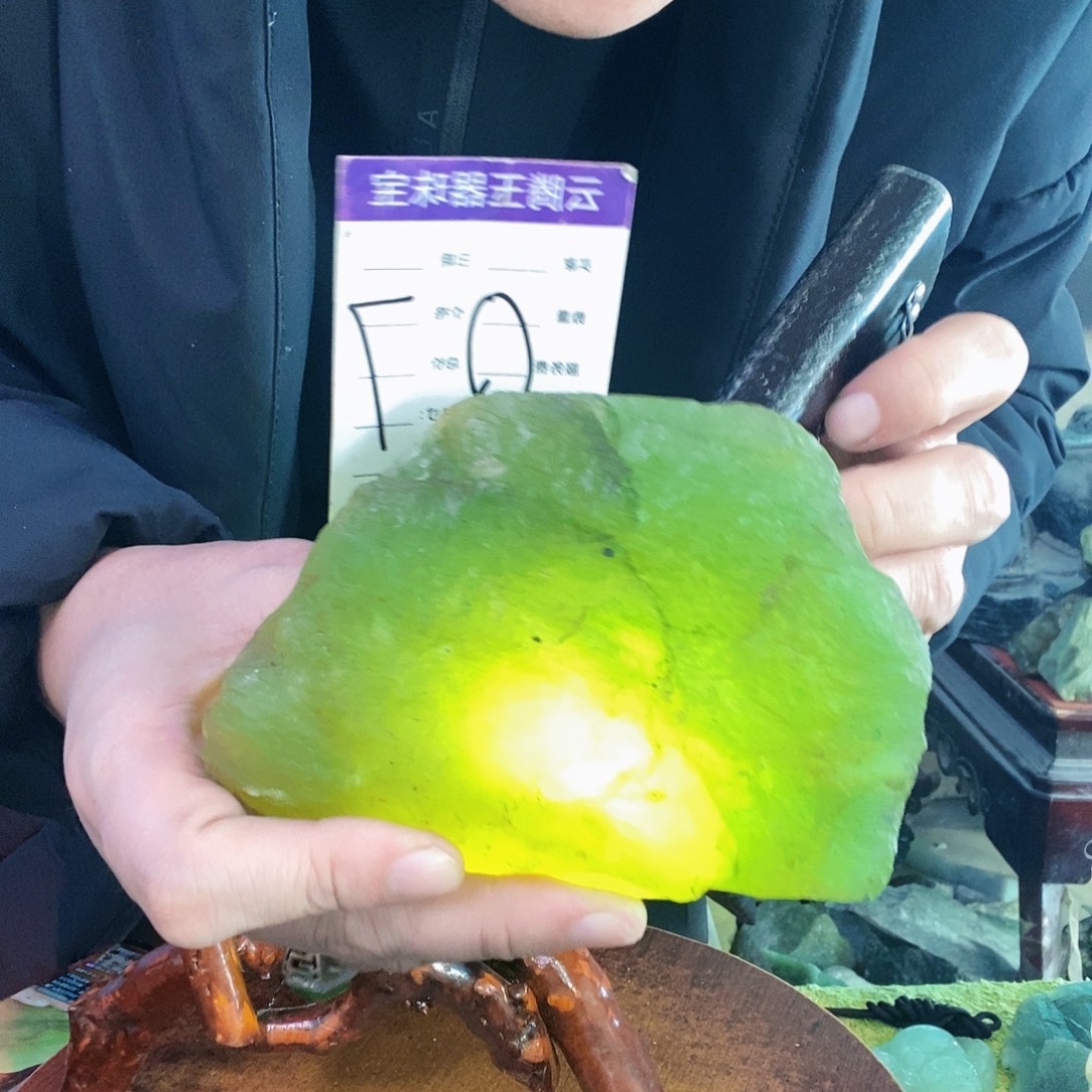 蛇纹石玉未镶嵌珠宝半成品