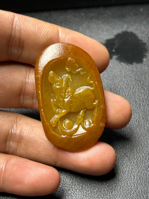 和田玉扭转乾坤小吊坠