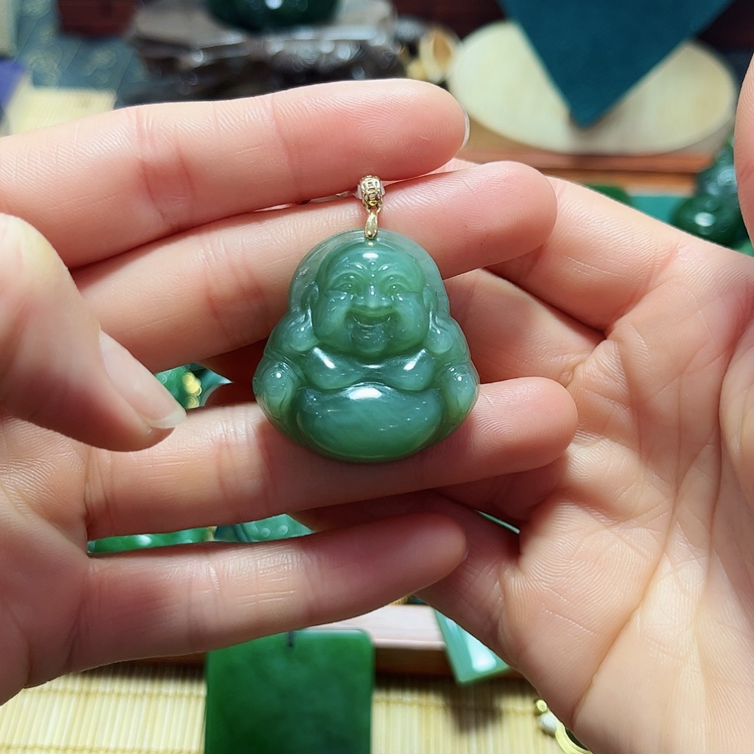 和田玉吊坠18K金镶嵌