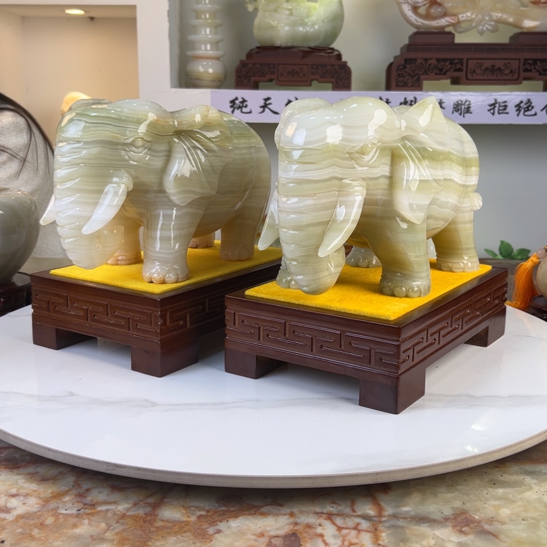 玉精品天然青料大象摆件