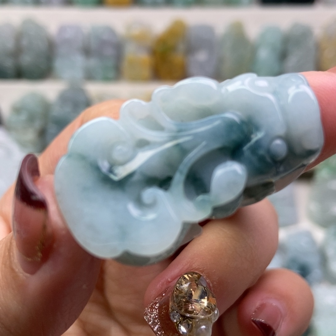 翡翠吊坠(赠链)未镶嵌