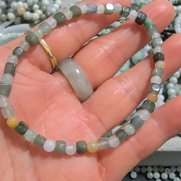 翡翠颈饰未镶嵌手串