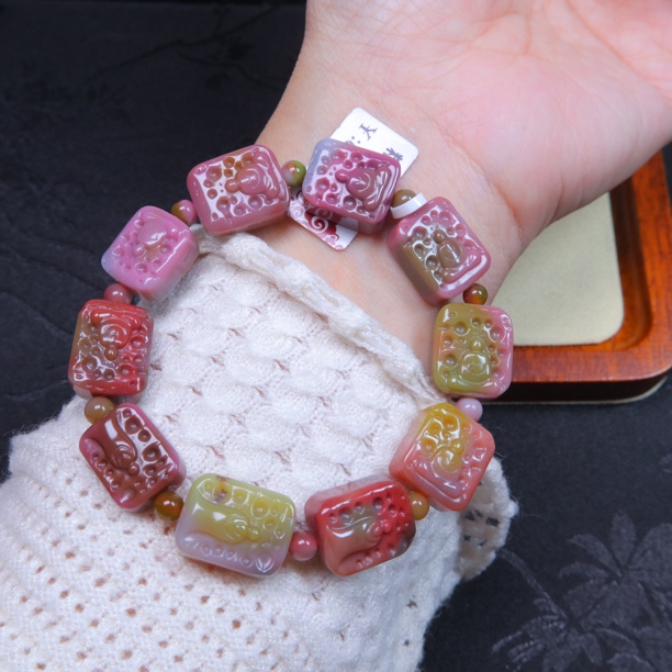 盐源玛瑙悟道手牌手串时尚精雕复古