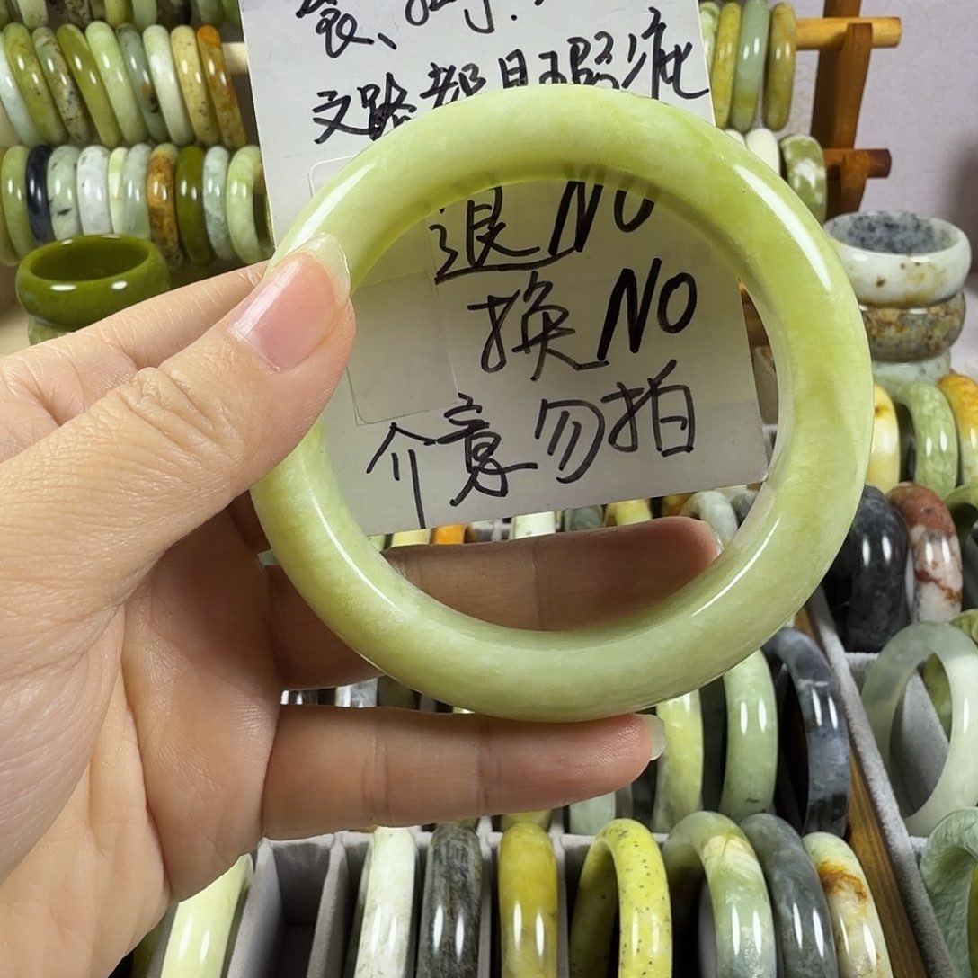 未***了蛇纹石玉未镶嵌手镯