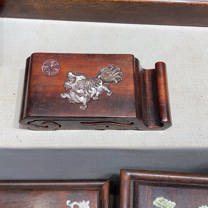 来***呐木手机支架狮子木木木