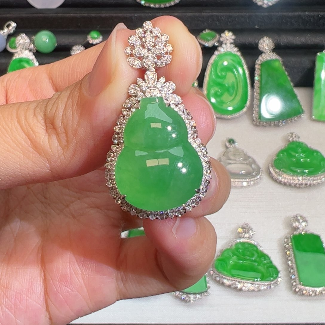 翡翠吊坠(不含链)18K金镶嵌