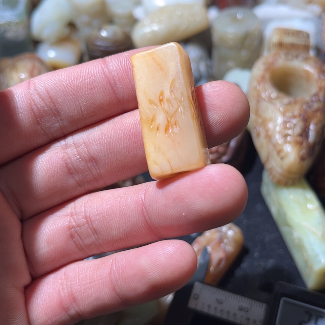 亮***和田玉未镶嵌挂件