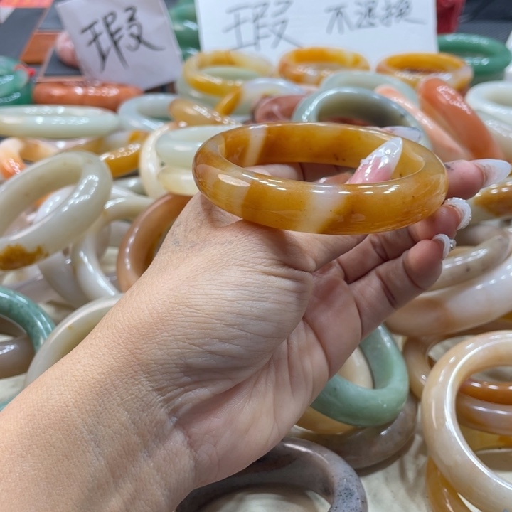 樰***儿石英质玉钛钢珠宝奇石