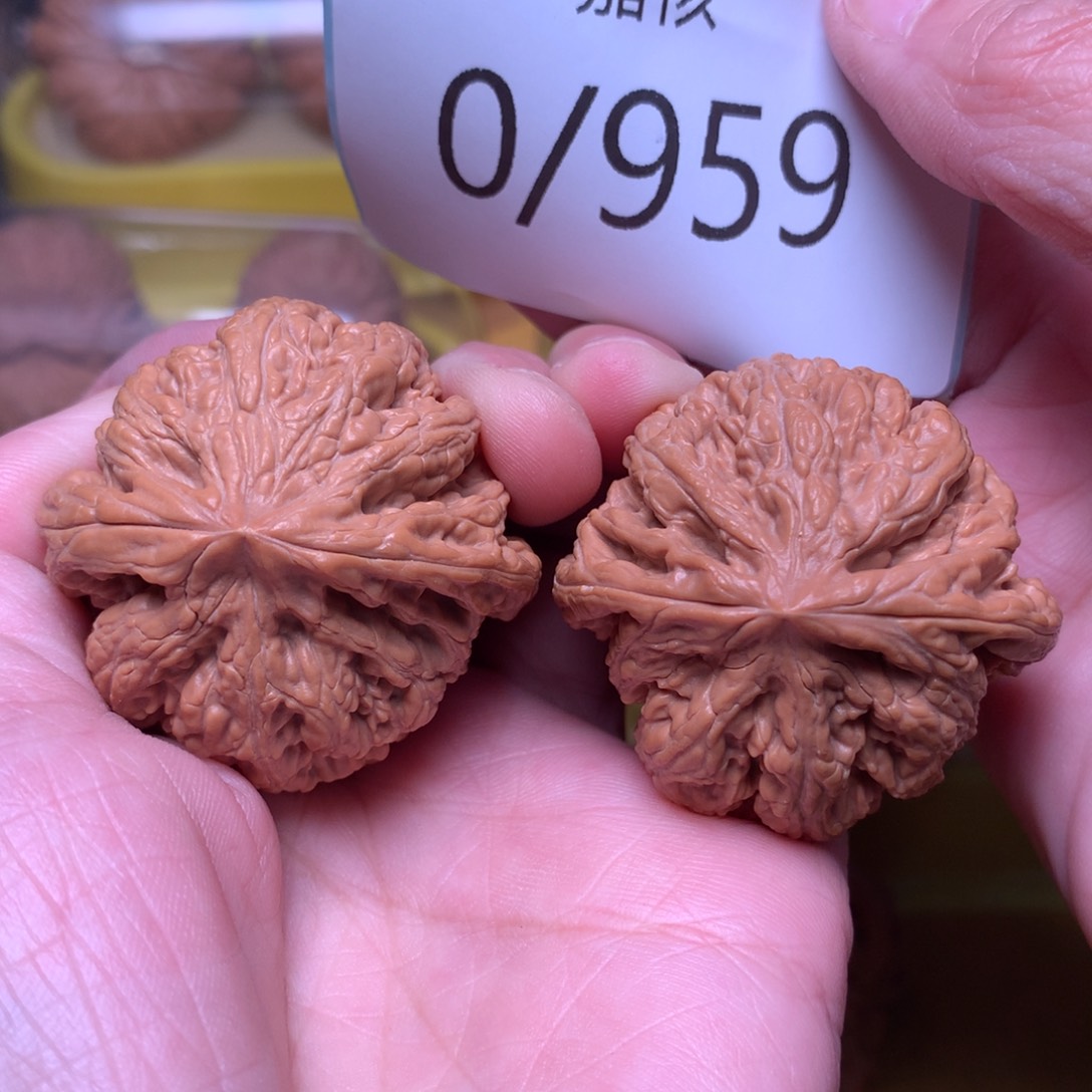 文玩核桃把件红皮肉球粗筋41