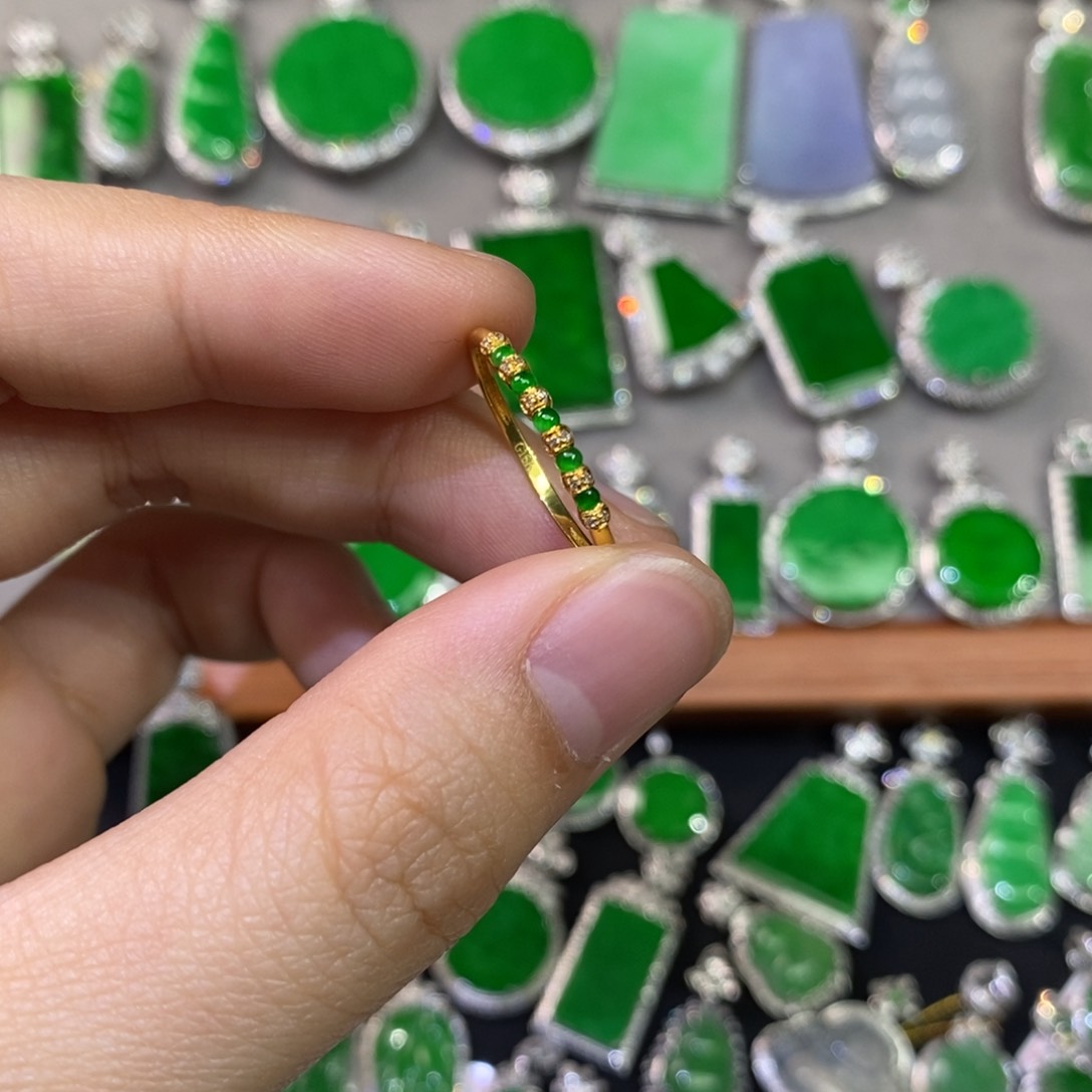 翡翠戒指18K金镶嵌戒指