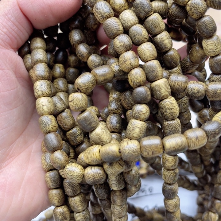 沉香碎屑沉香Z10高货鹦哥绿