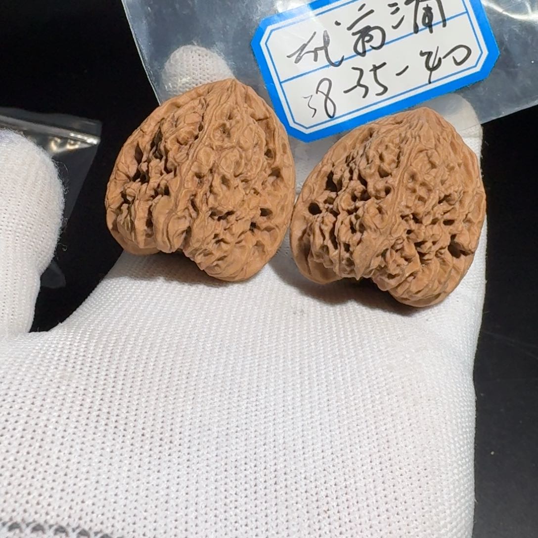 文玩核桃把件r*c15号高三角有黄