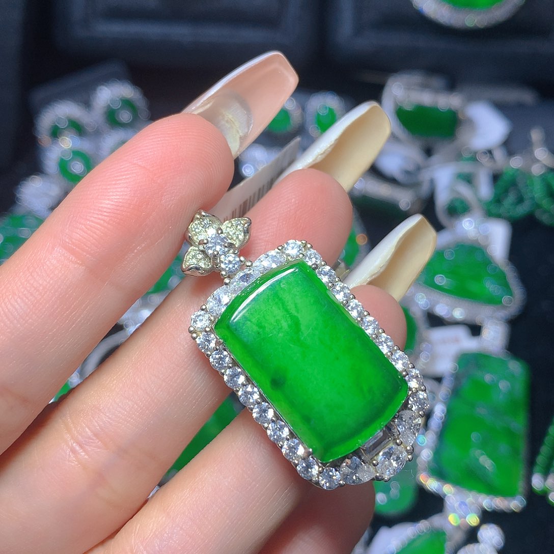 翡翠颈饰银S925镶嵌翡翠