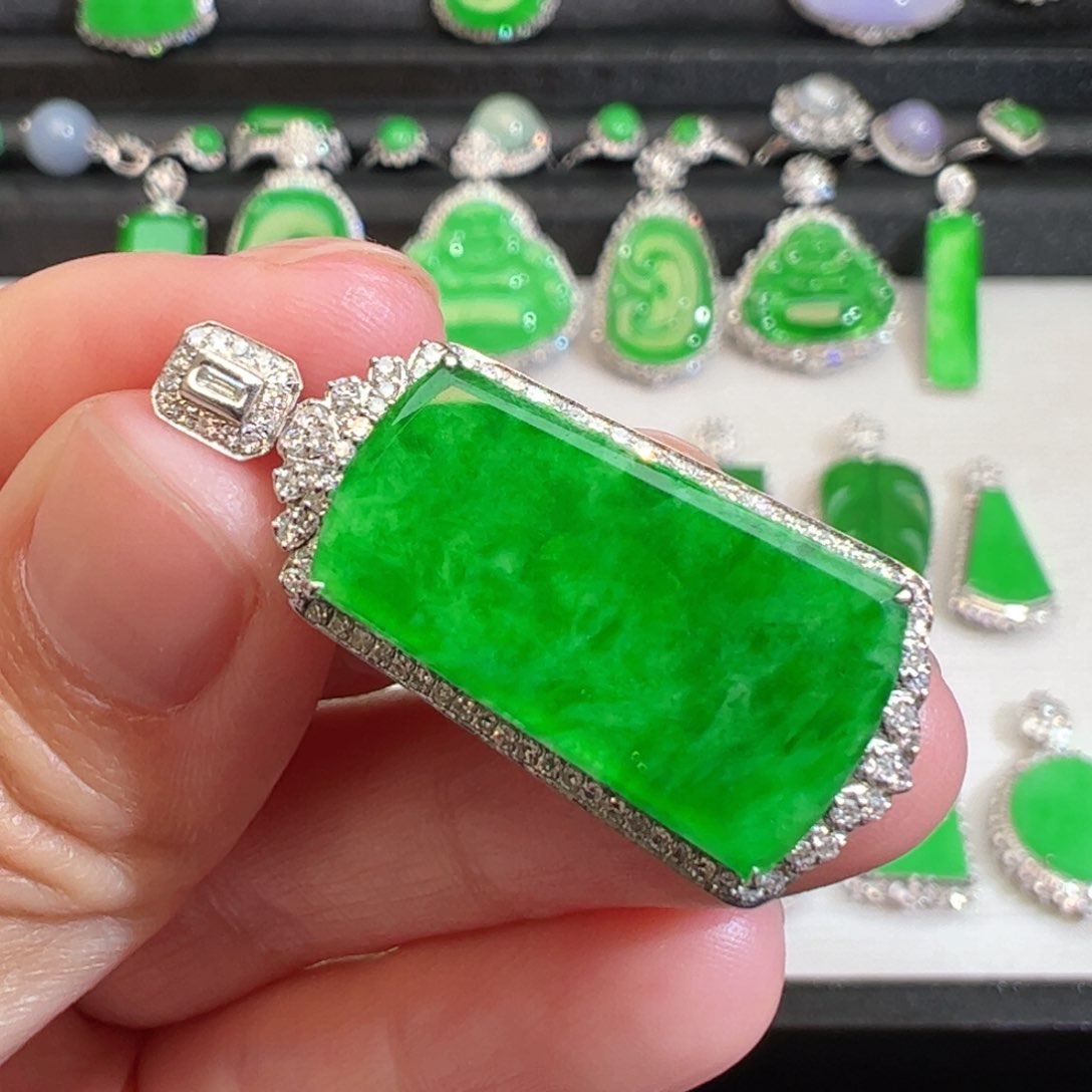 翡翠吊坠(不含链)18K金镶嵌