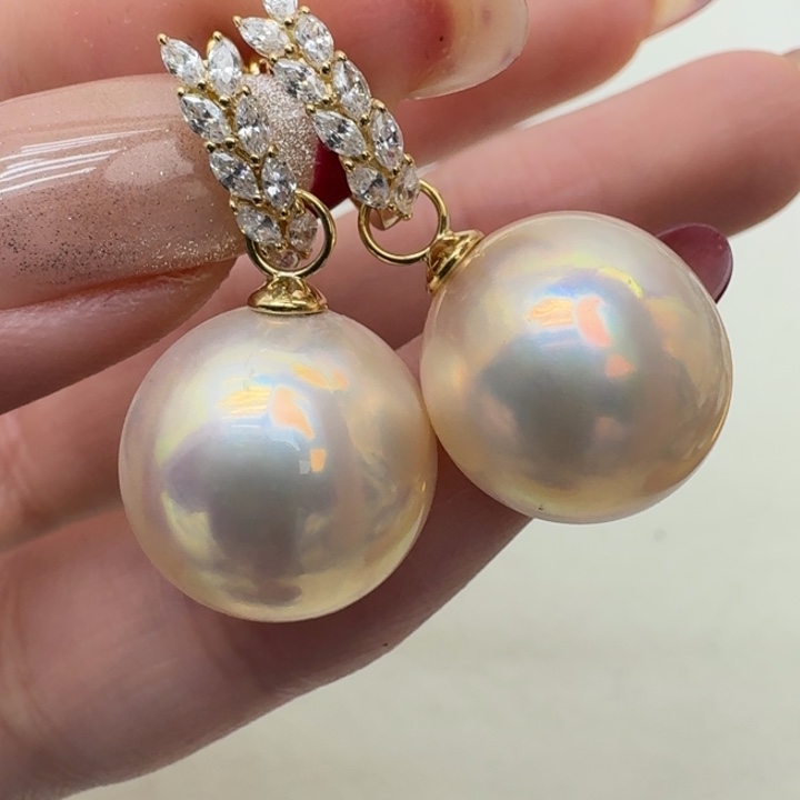 拼合珍珠（马贝珠）耳饰18K金镶嵌