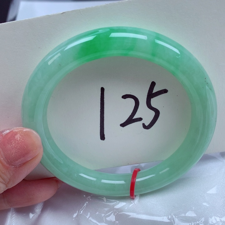 翡翠手镯未镶嵌翡翠