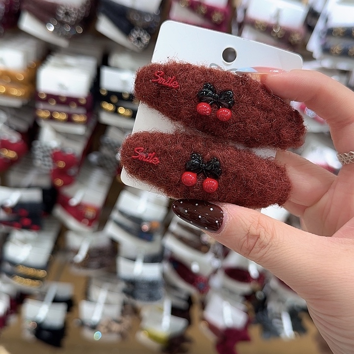 椭圆红色黑樱桃掰掰