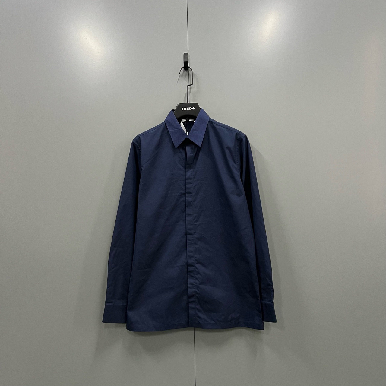 未使用 FENDI/芬迪 （ll）领口双F印花衬衫 40码/全新008624