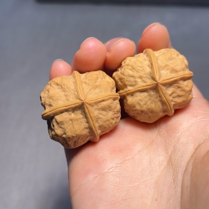 文玩核桃把件四棱671