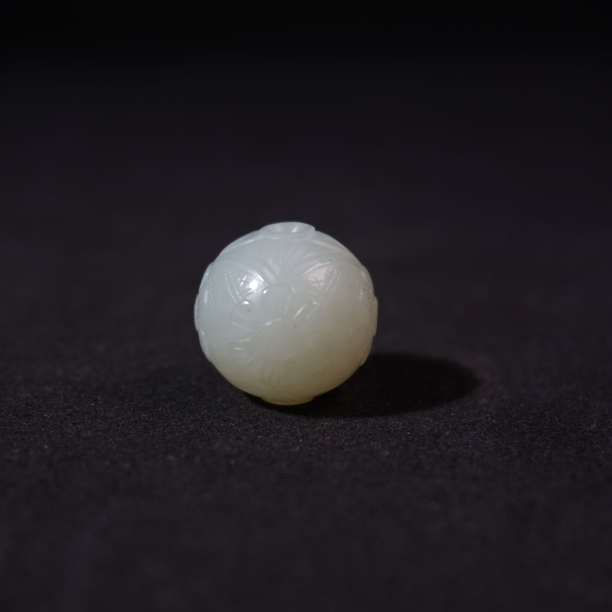 10SE453  清  和田玉花卉单珠