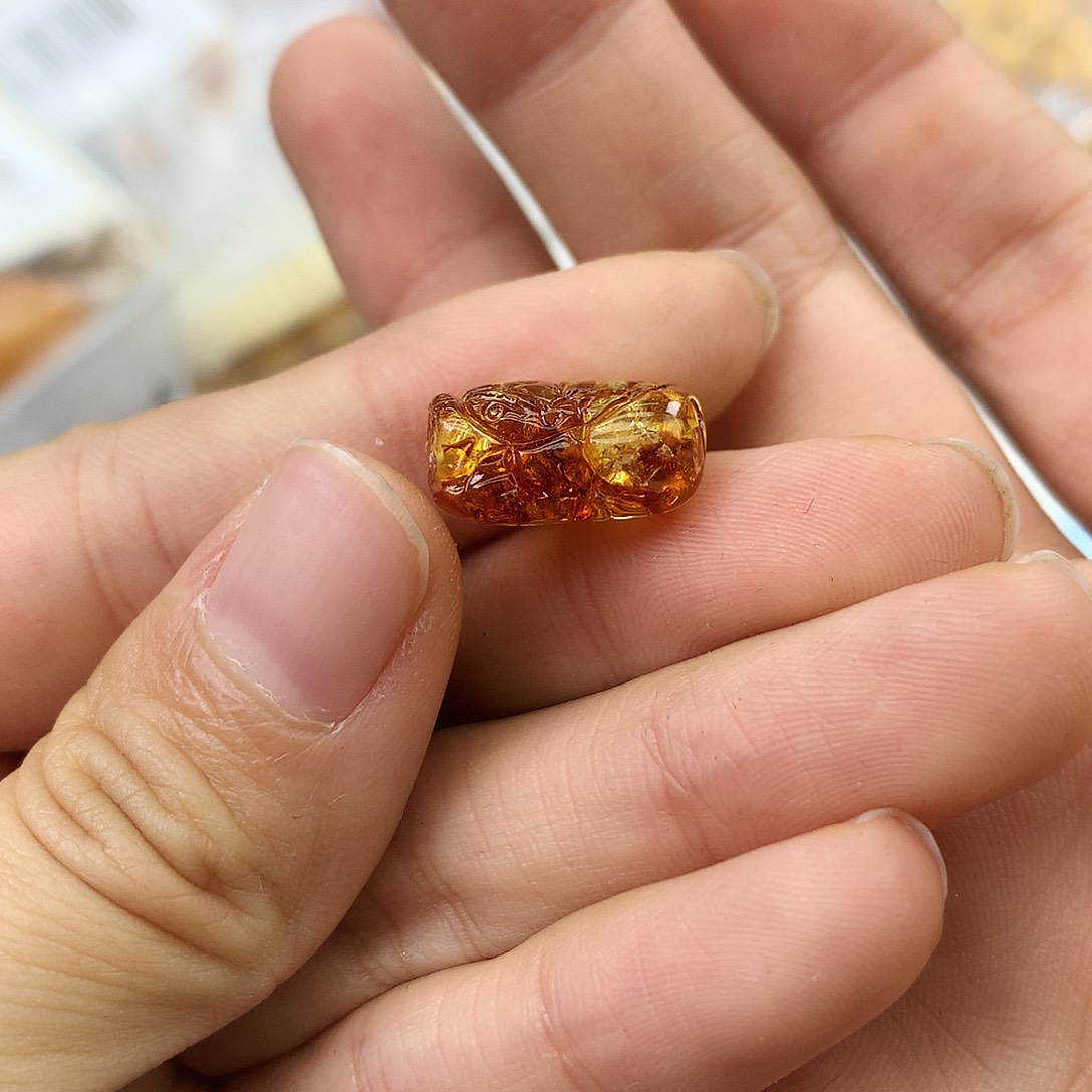 未镶嵌琥珀珠宝奇石