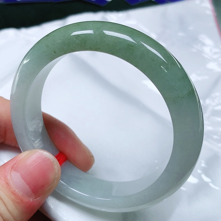 翡翠手镯未镶嵌翡翠手镯未镶嵌