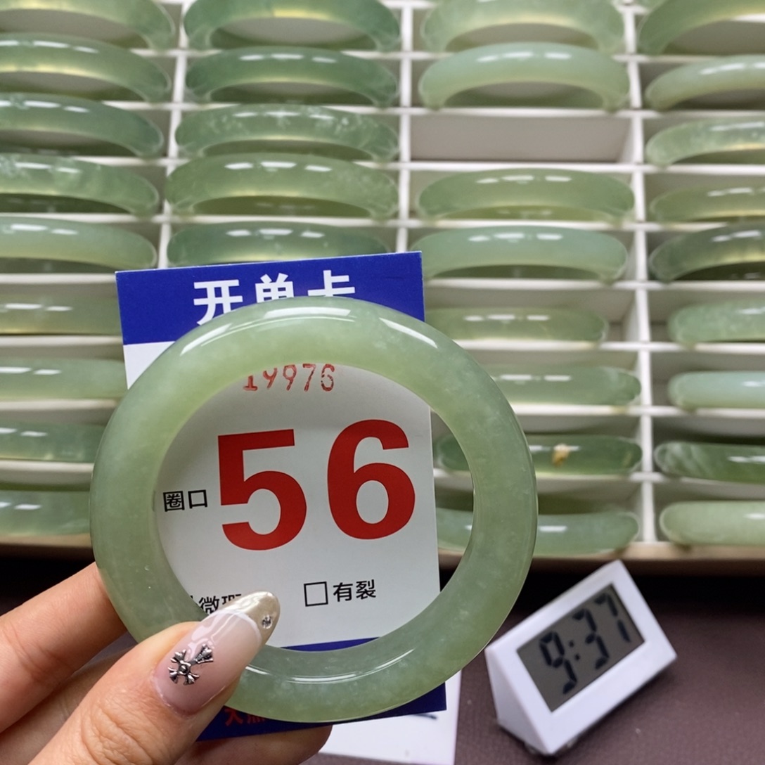 未镶嵌蛇纹石玉手镯宇*