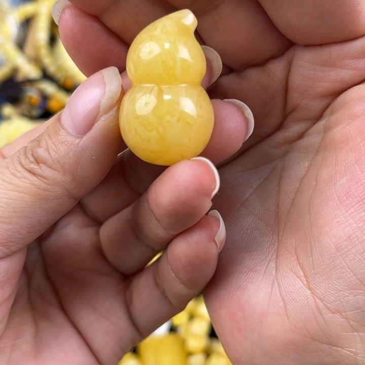 未镶嵌琥珀珠宝奇石琥珀。