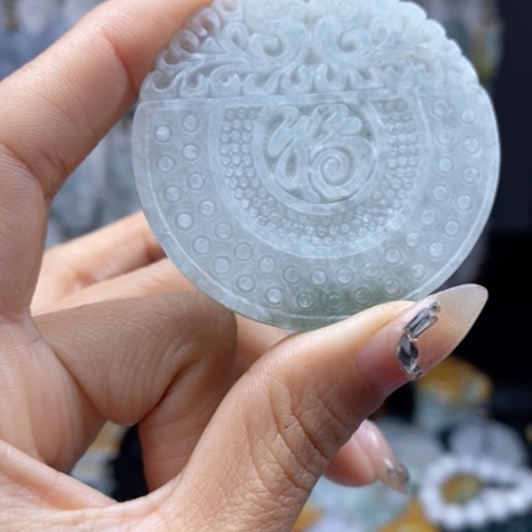 翡翠颈饰未镶嵌翡翠