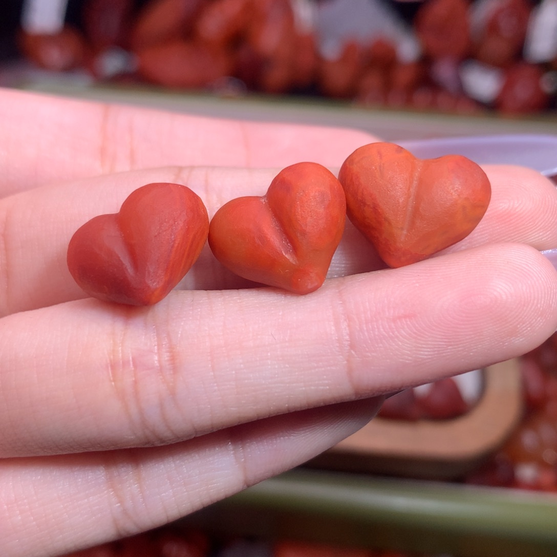 向***笑南红玛瑙未镶嵌珠宝半成品屁桃11