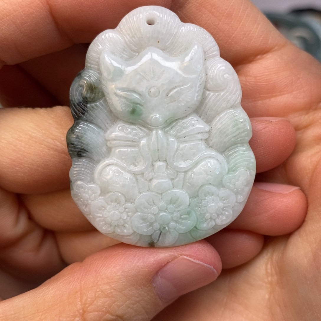 翡翠颈饰未镶嵌九尾