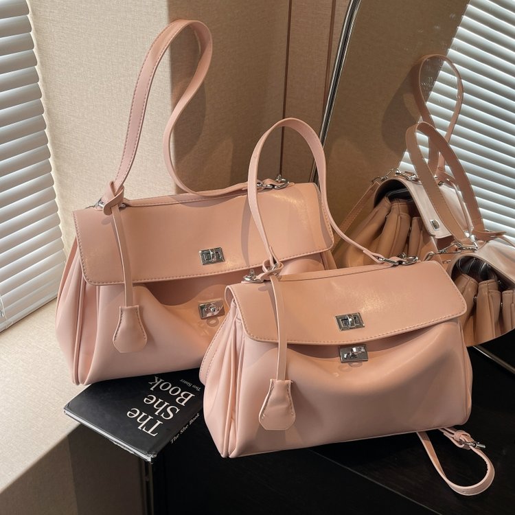 包单肩锁扣斜挎包肩包休闲小众简约通勤托特包时尚夏季