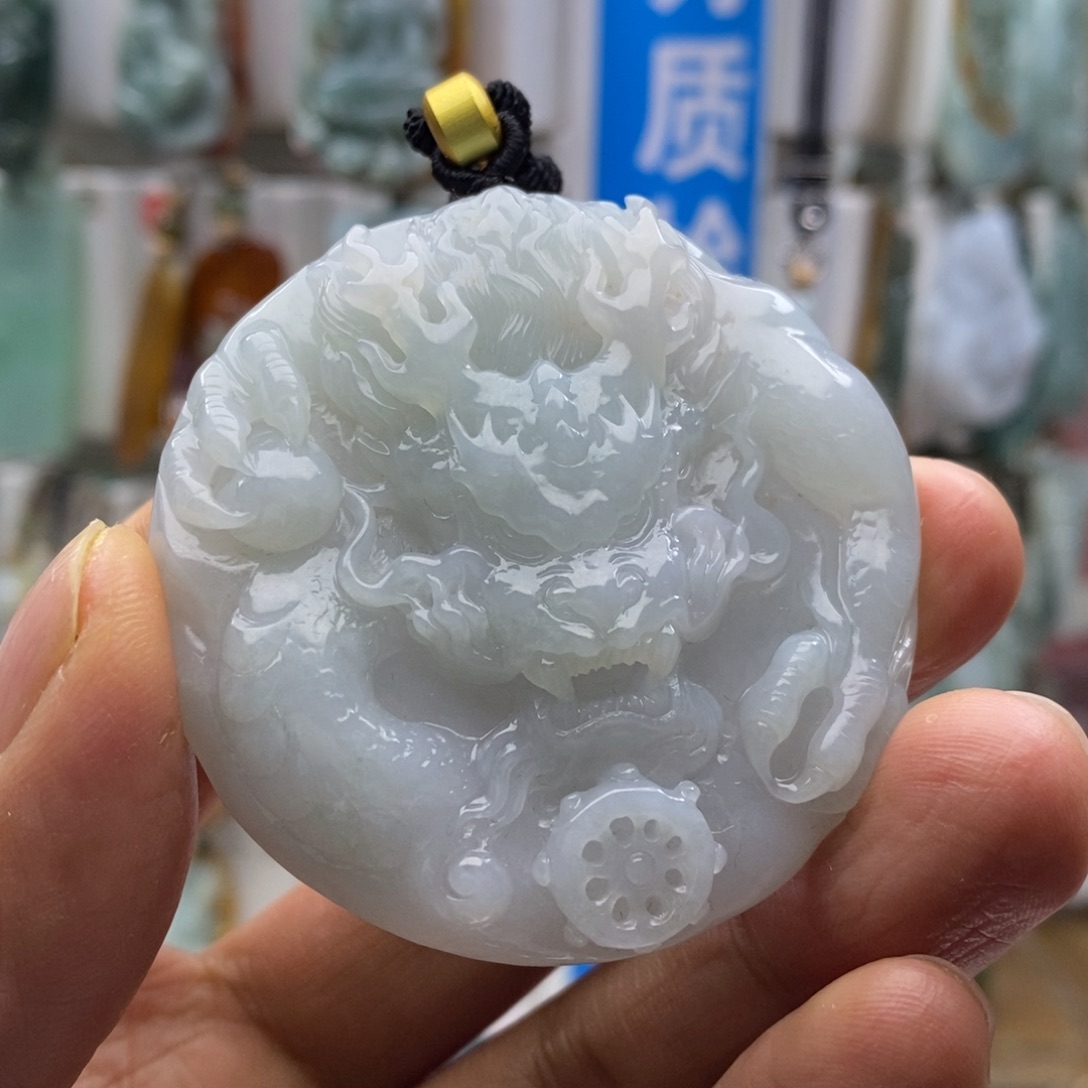 翡翠颈饰未镶嵌龙