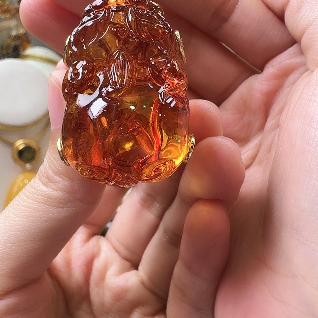 琥珀未镶嵌颈饰戒指