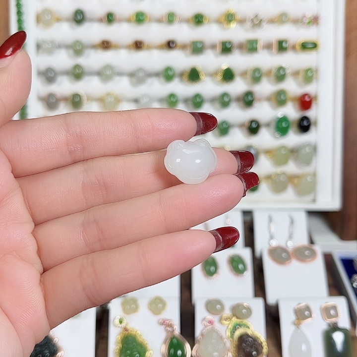 和田玉颈饰未镶嵌