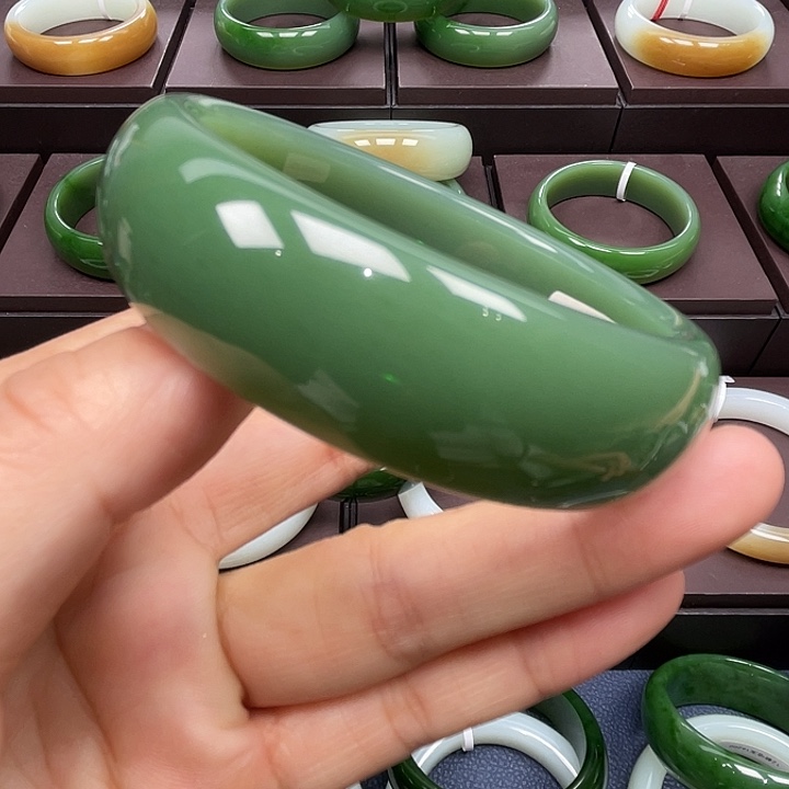 和田玉未镶嵌手镯