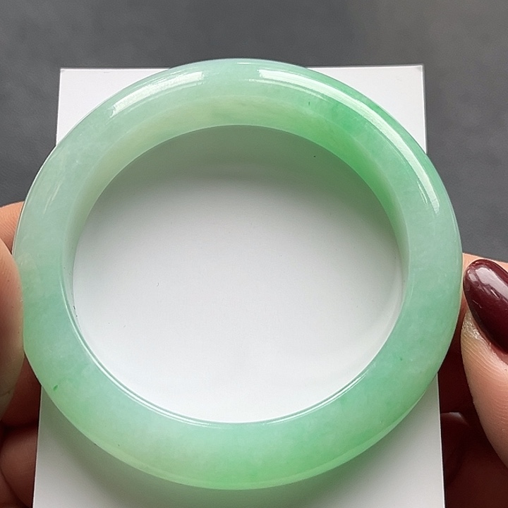 翡翠未镶嵌手镯56。