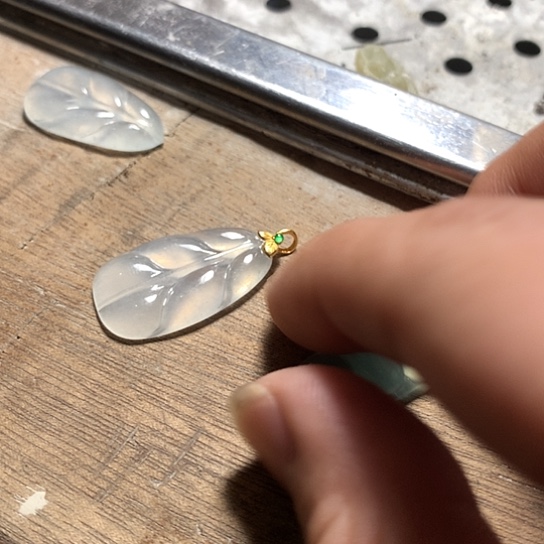 翡翠18K金镶嵌颈饰翡翠十八k镶嵌叶子