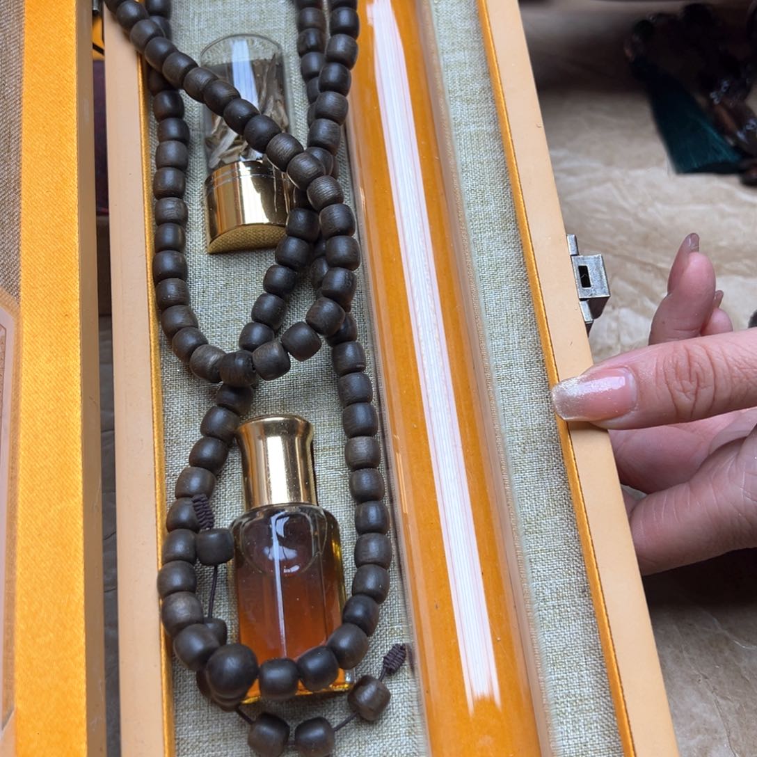 大叶紫檀（黑酸枝木类）